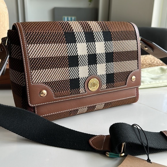Burberry crossbody - Picture 1 of 15